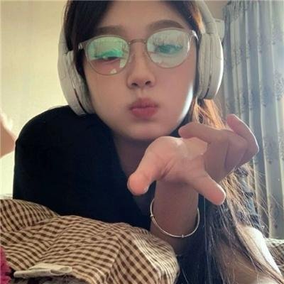 蜜桃女孩